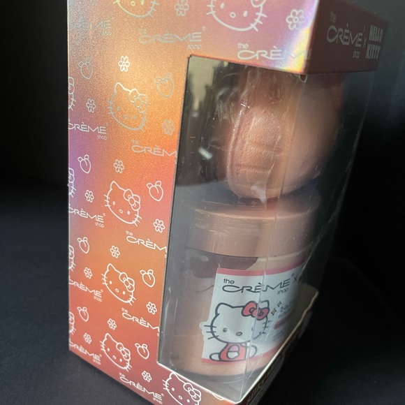 Crème shop x Hello Kitty spa set duo. Body scrub and bath bomb in peach petals. - Picture 4 of 5